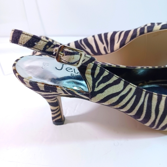 Jewels by Jade, Zebra animal print Slingback Pumps, Size 9W" Black/White - Picture 3 of 12